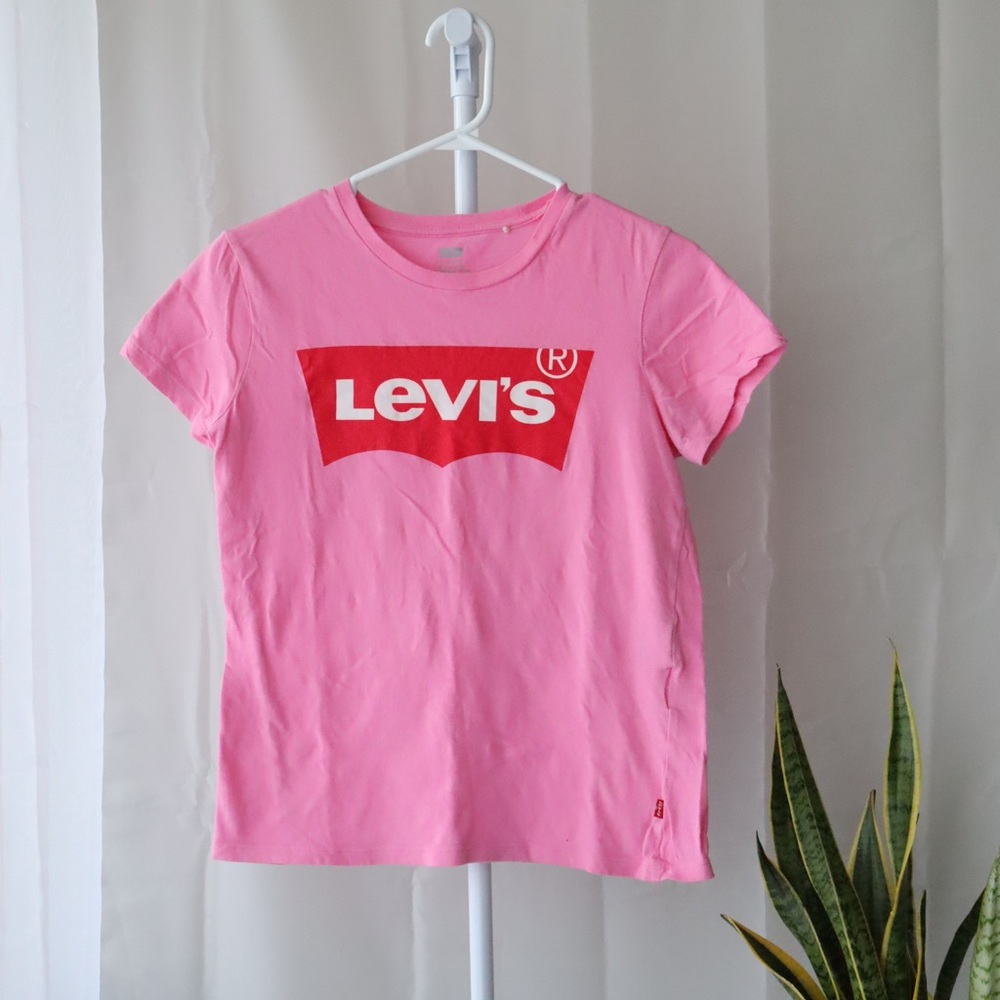 COPY - PINK LEVI’S TEE W/ RED LOGO 💗❤️